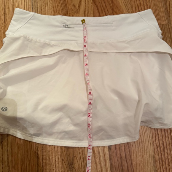 Lululemon Play Off The Pleats Tennis Skirt in White, Size 8 - Picture 7 of 7